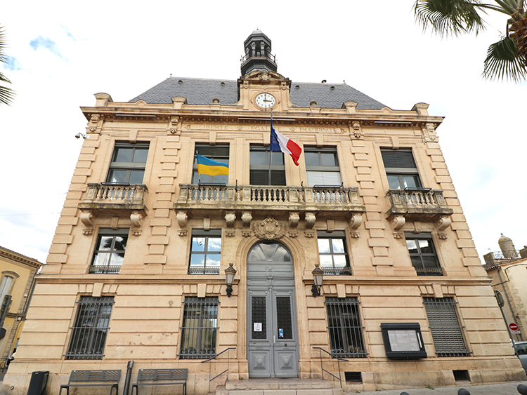 La Mairie pavoisée aux couleurs de l'Ukraine